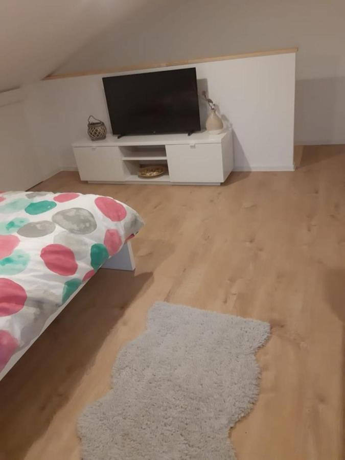 Apartman Hmelina Vrsi Εξωτερικό φωτογραφία